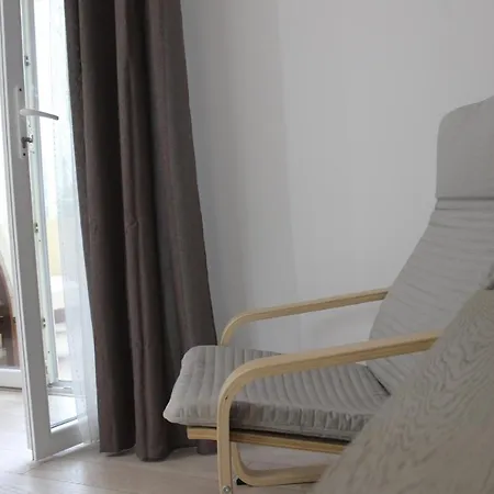 Luxury Center - Romana 公寓式酒店 4*