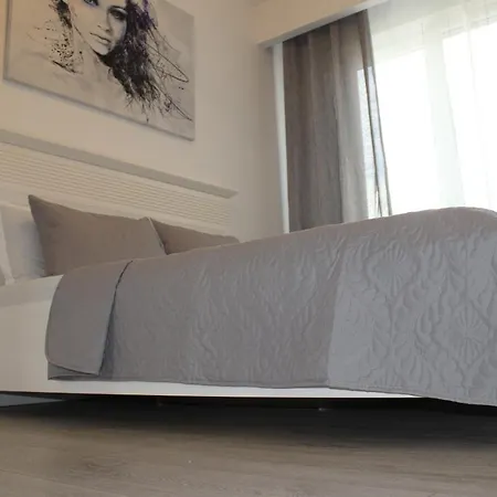 Luxury Center - Romana 4*