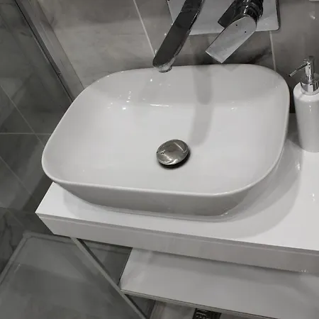 アパートホテル Luxury Center - Romana 4*