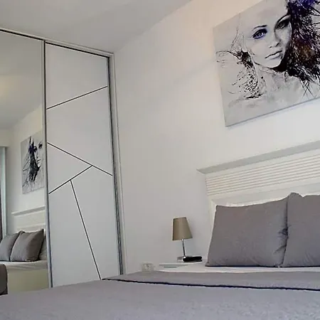 Luxury Center - Romana 4*