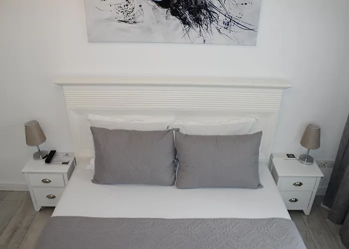 Luxury Center - Romana 아파트호텔