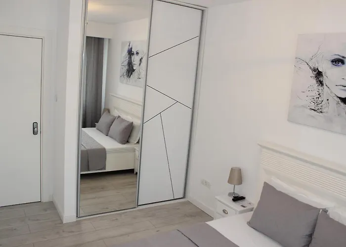 Luxury Center - Romana 아파트호텔 4*