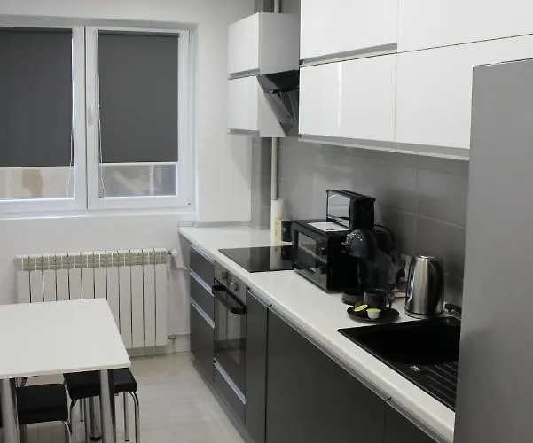 Luxury Center - Romana 아파트호텔 4*