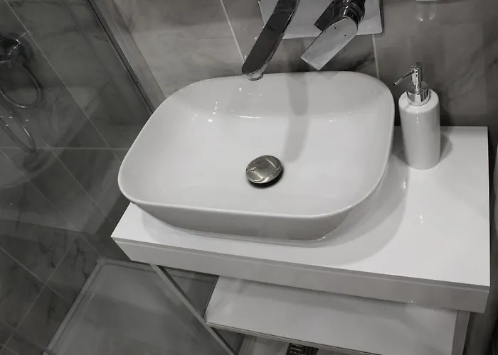מלון דירות Luxury Center - Romana 4*